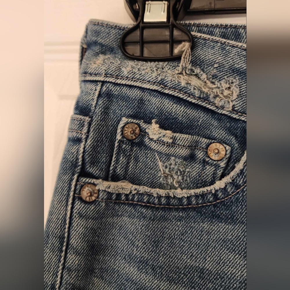 Edwin Zoe women's slim leg short distressed jean shorts In Vintage Blue size 26 - Picture 6 of 12